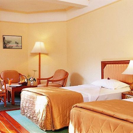 Palmeraie Beach Hotel, Rayong Ban Ang Exterior foto